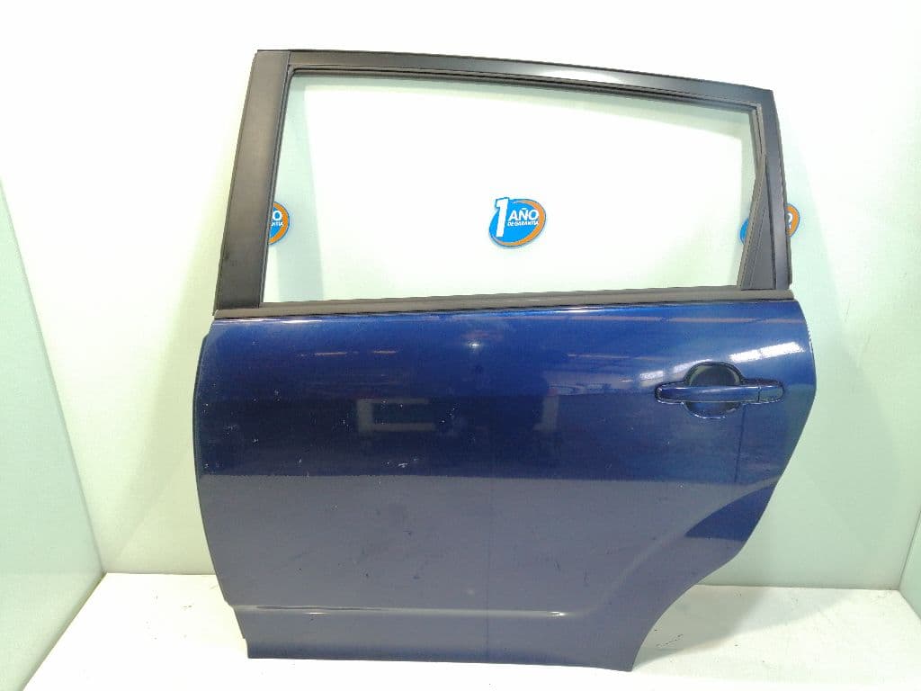 Puerta trasera izquierda TOYOTA COROLLA VERSO (R1)