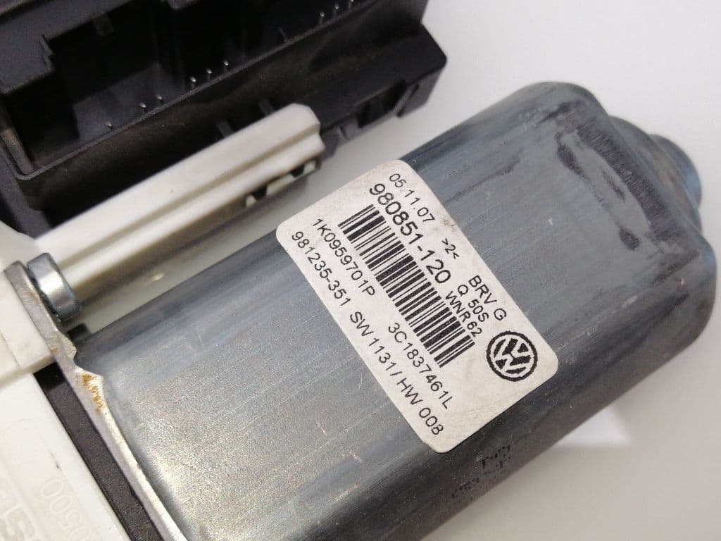 Motor elevalunas delantero derecho VOLKSWAGEN PASSAT LIM 4