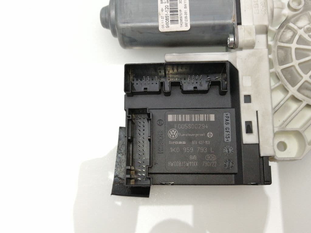 Motor elevalunas delantero derecho VOLKSWAGEN PASSAT LIM 3