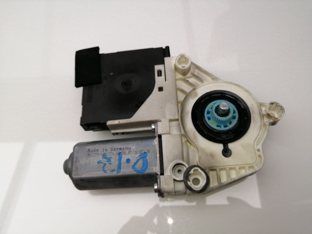 Motor elevalunas delantero derecho VOLKSWAGEN PASSAT LIM 2