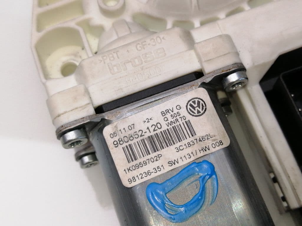 Motor elevalunas delantero izquierdo VOLKSWAGEN PASSAT LIM 4