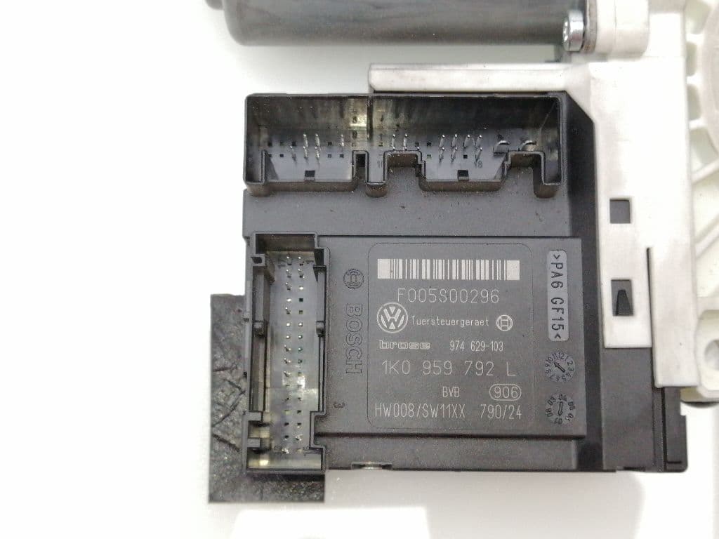Motor elevalunas delantero izquierdo VOLKSWAGEN PASSAT LIM 2