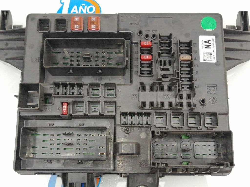 Caja reles / fusibles OPEL INSIGNIA SPORTS TOURER 4