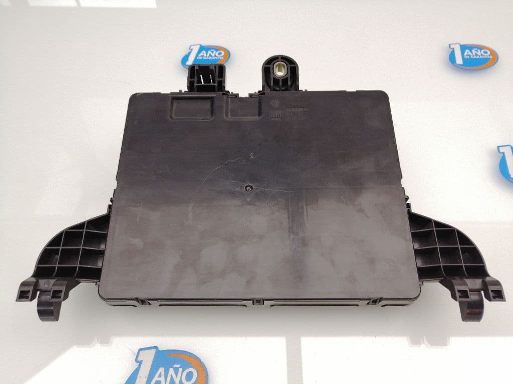 Caja reles / fusibles OPEL INSIGNIA SPORTS TOURER 3