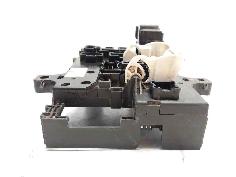 Caja reles / fusibles NISSAN TERRANO/TERRANO.II (R20) 2