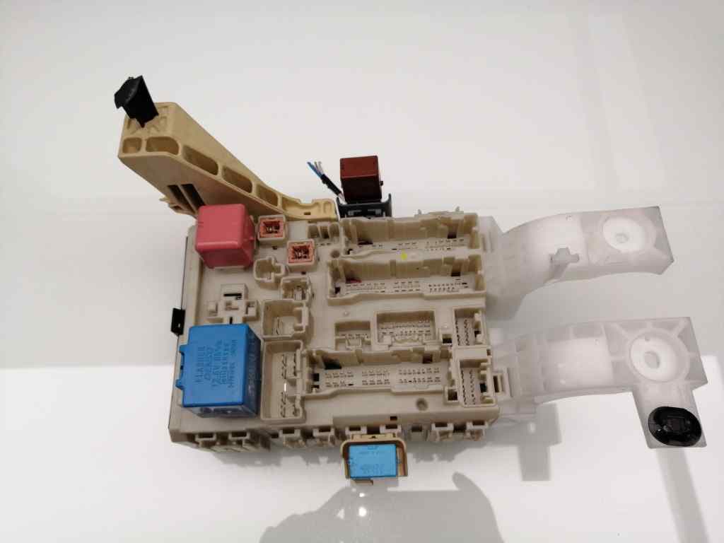 Caja reles / fusibles TOYOTA YARIS (NCP1/NLP1/SCP1)