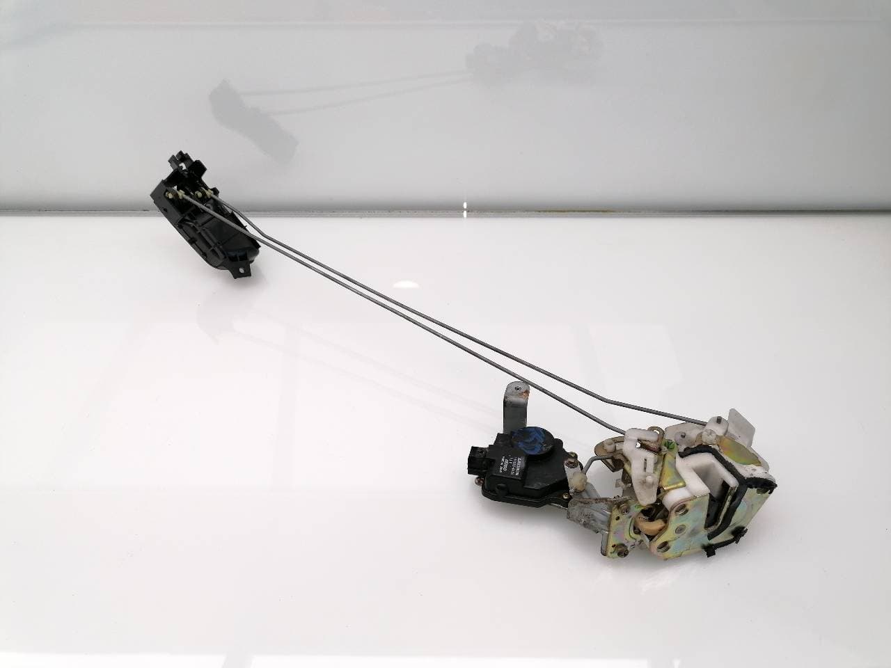 Cerradura puerta trasera derecha MITSUBISHI MONTERO (V60/V70)