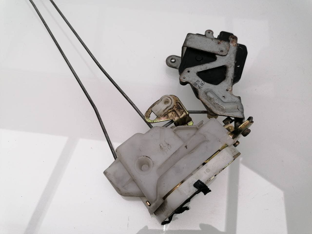 Cerradura puerta trasera derecha MITSUBISHI MONTERO (V60/V70) 2
