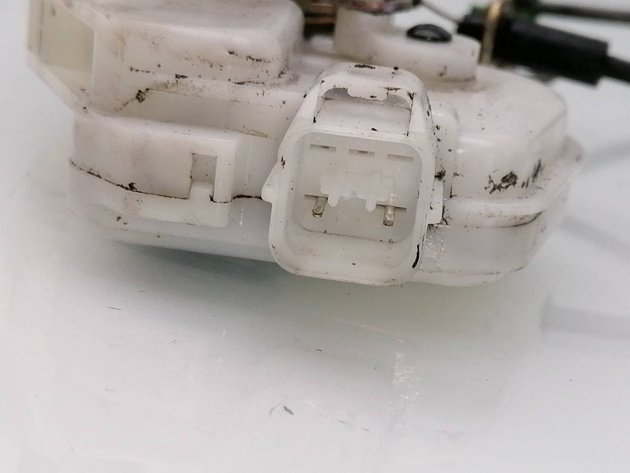 Cerradura puerta delantera derecha MITSUBISHI MONTERO (V60/V70) 4