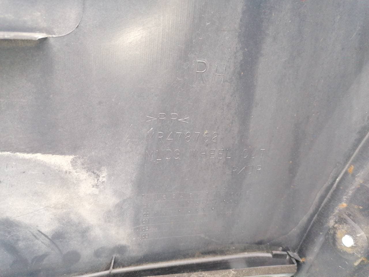 Aletin trasero derecho MITSUBISHI MONTERO (V60/V70) 5