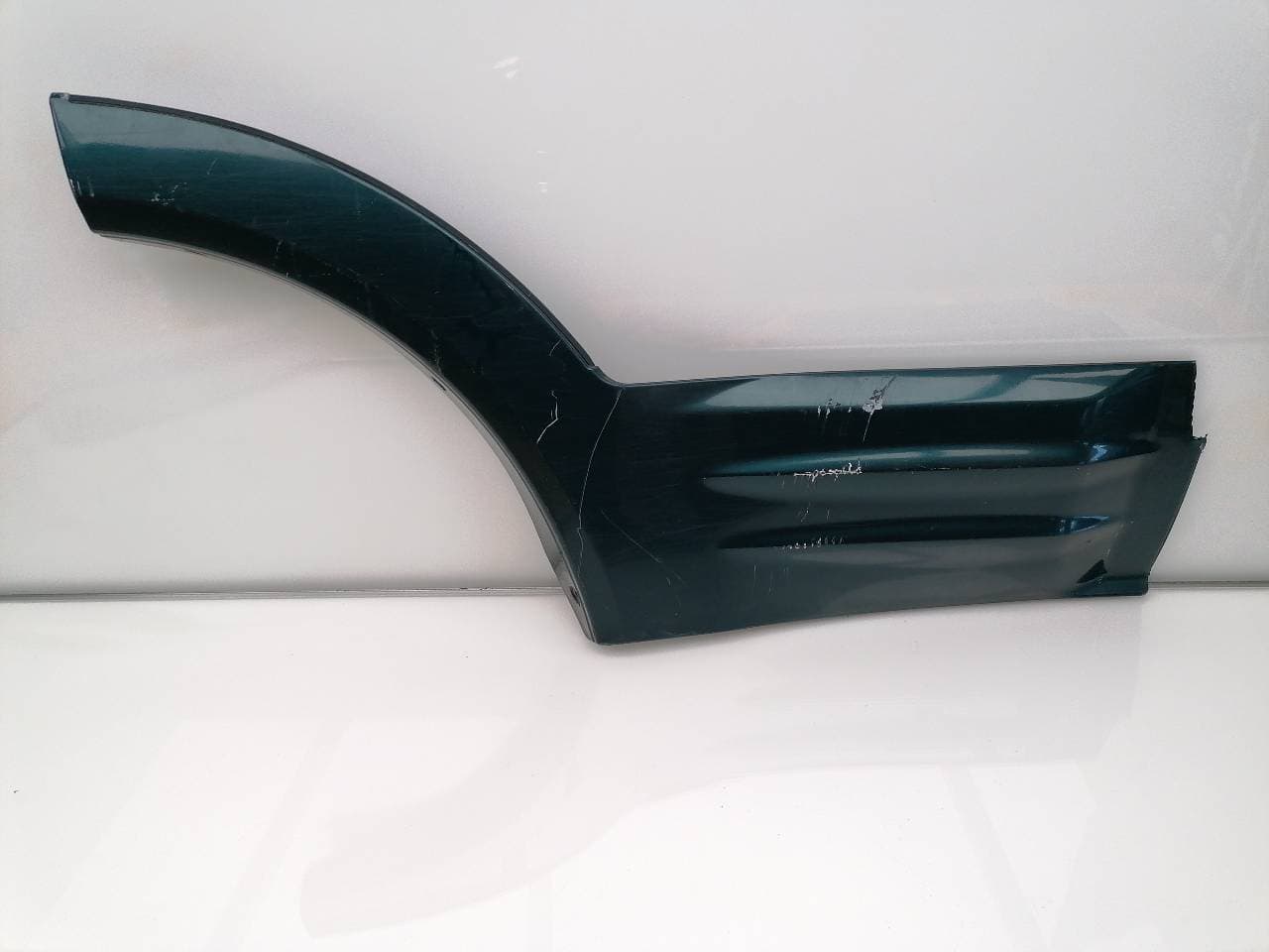 Aletin trasero derecho MITSUBISHI MONTERO (V60/V70)