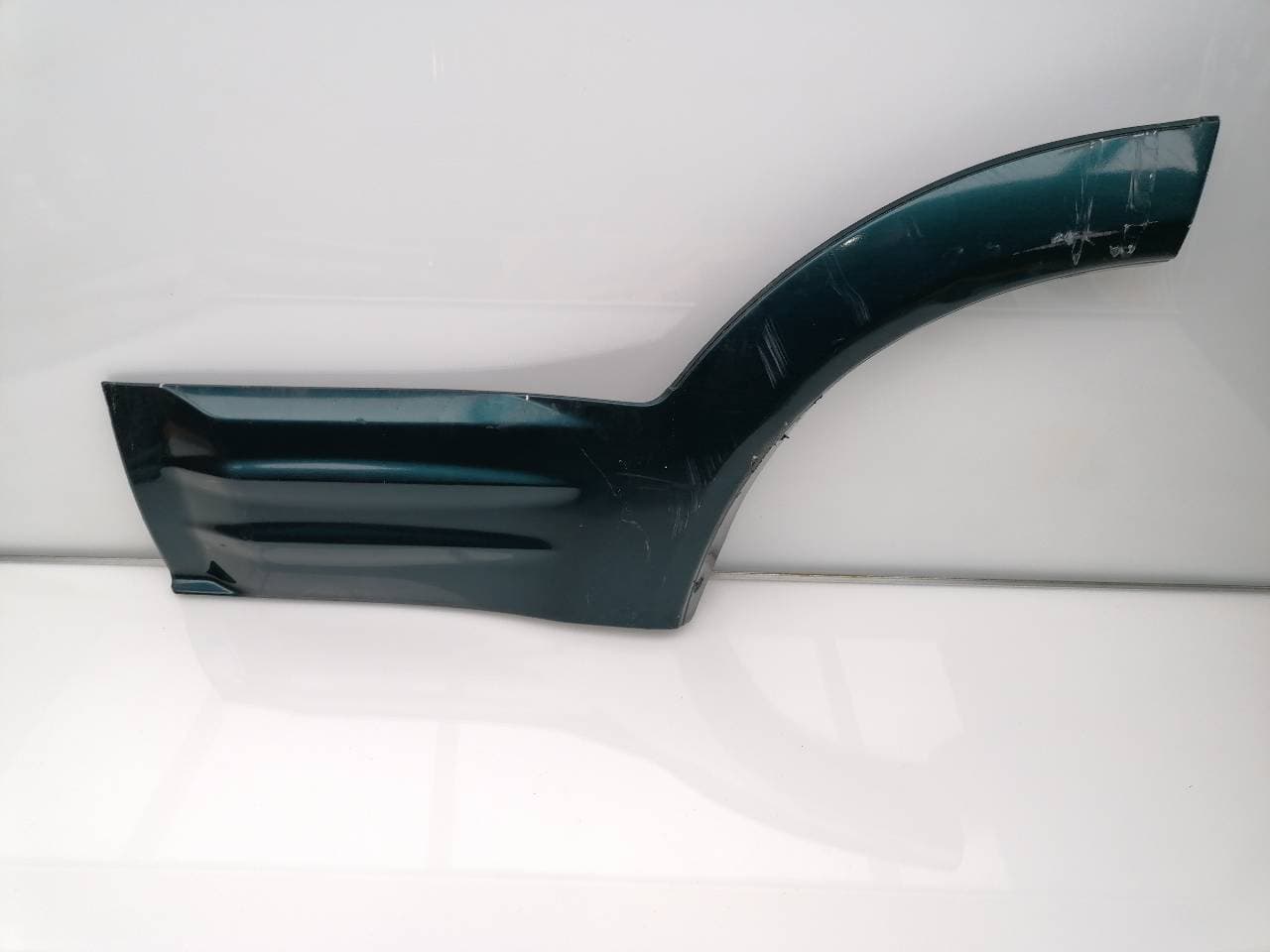 Aletin trasero izquierdo MITSUBISHI MONTERO (V60/V70)