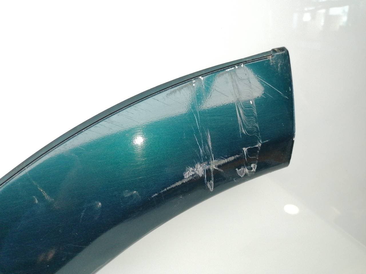 Aletin trasero izquierdo MITSUBISHI MONTERO (V60/V70) 2