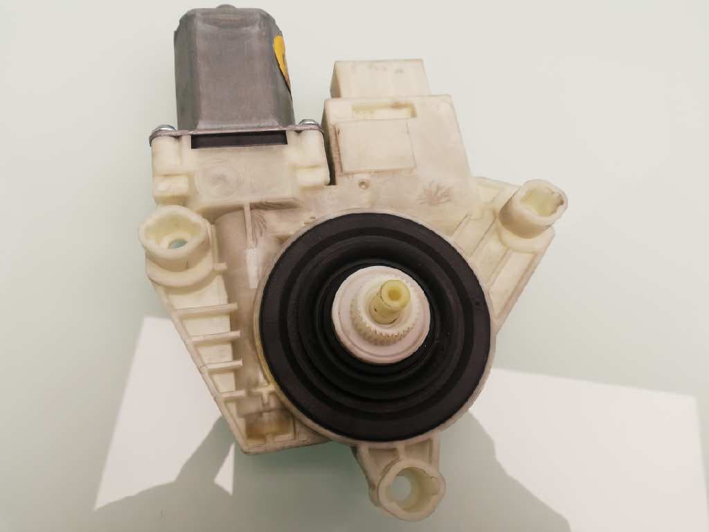 Motor elevalunas delantero derecho SKODA RAPID
