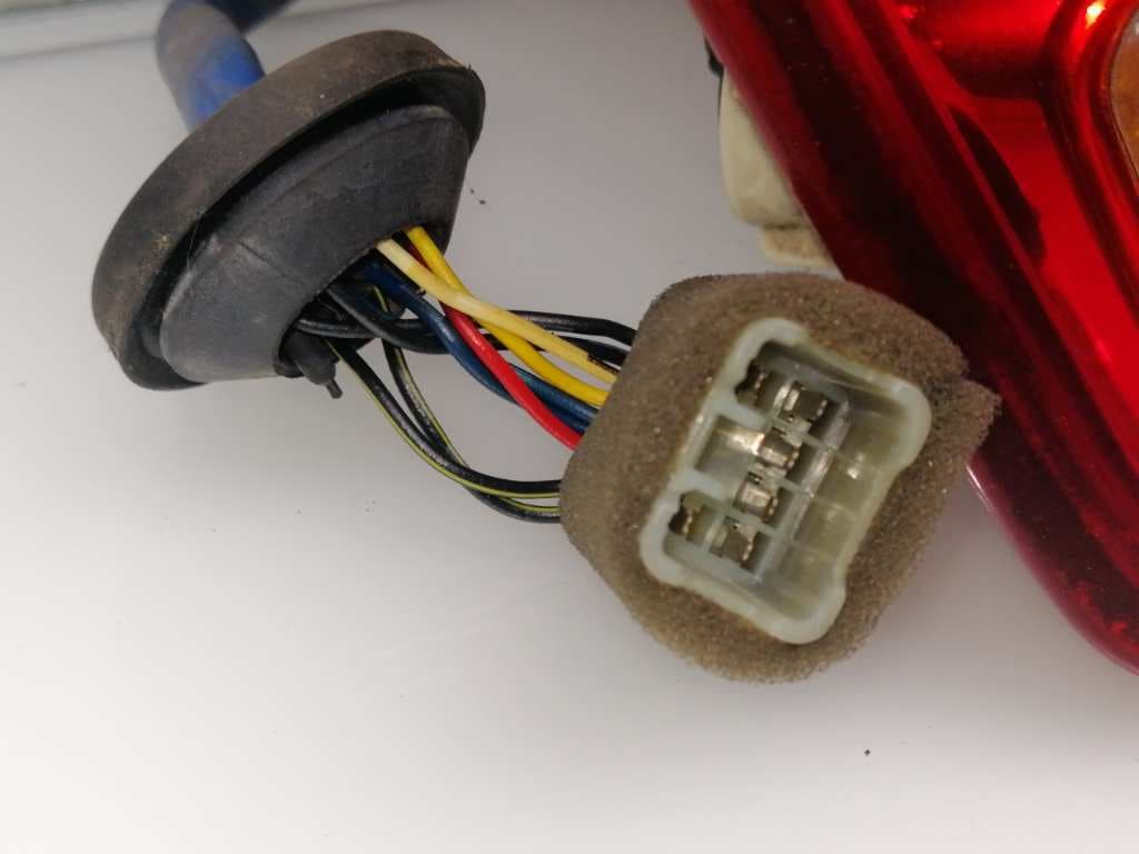 Piloto trasero izquierdo DAEWOO KALOS 3
