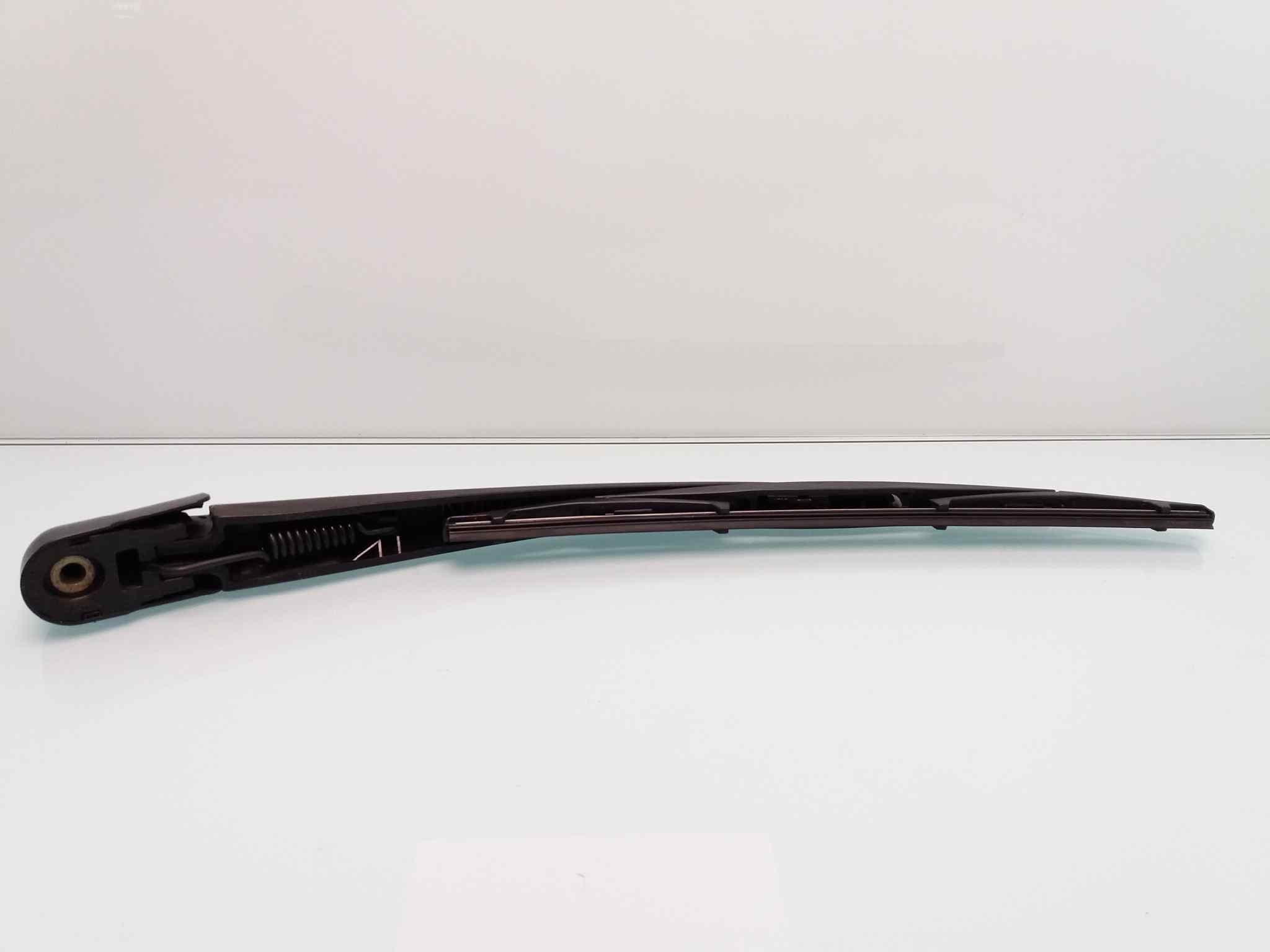 Brazo limpia trasero MITSUBISHI GRANDIS (NA0W) 3
