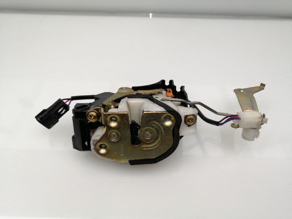 Cerradura puerta delantera derecha MITSUBISHI GRANDIS (NA0W)