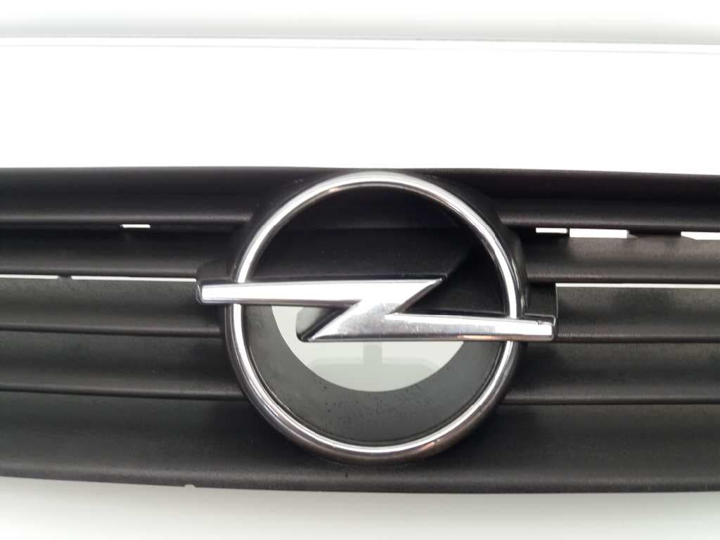 Rejilla delantera OPEL ASTRA G CARAVAN 5