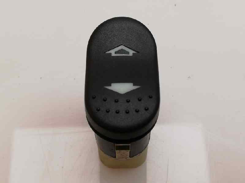 Mando elevalunas delantero derecho FORD FOCUS 4