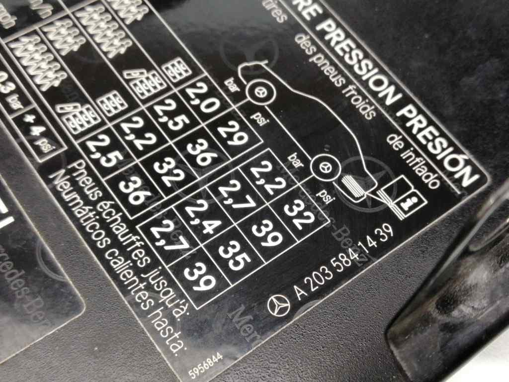 Tapa exterior combustible MERCEDES-BENZ CLASE C (W204) BERLINA 3
