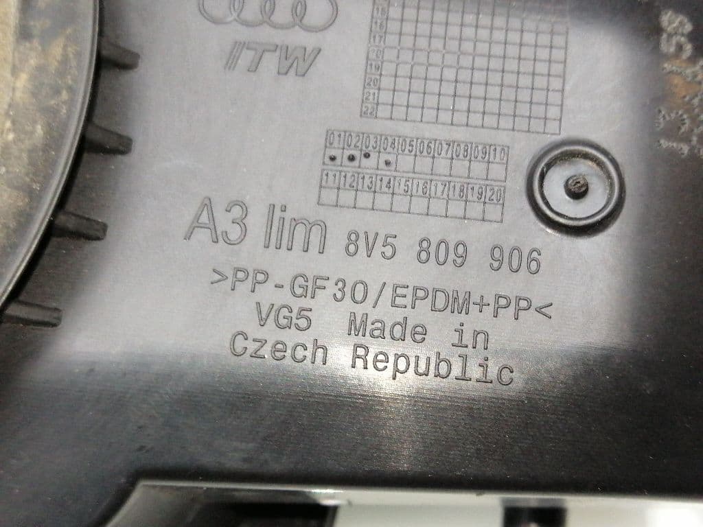 Tapa exterior combustible AUDI A3 (8V) 2