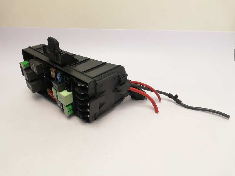 Caja reles / fusibles AUDI A3 (8V) 5