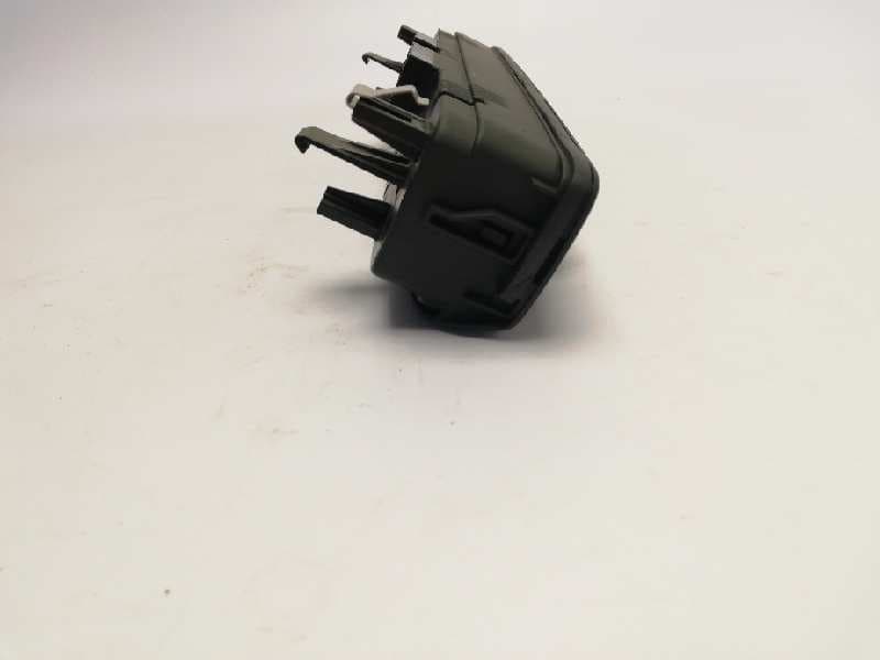 Recambio AUDI A3 (8V) ref. 8V0820047D 3