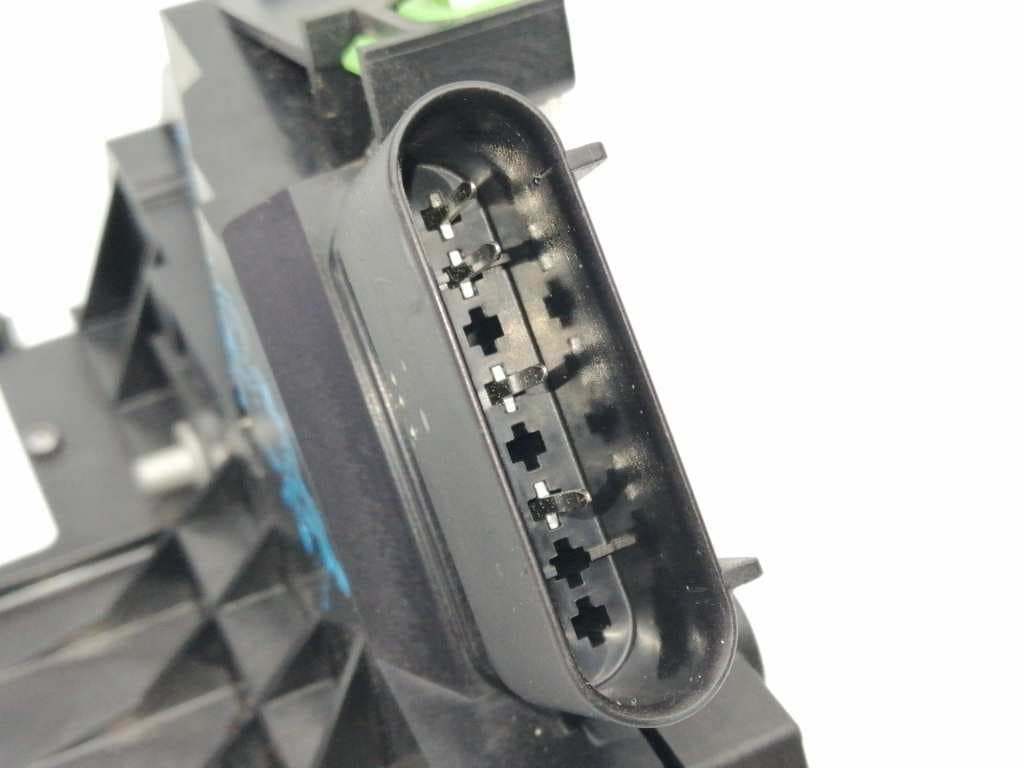 Cerradura puerta trasera derecha FORD ESCORT BERLINA 3