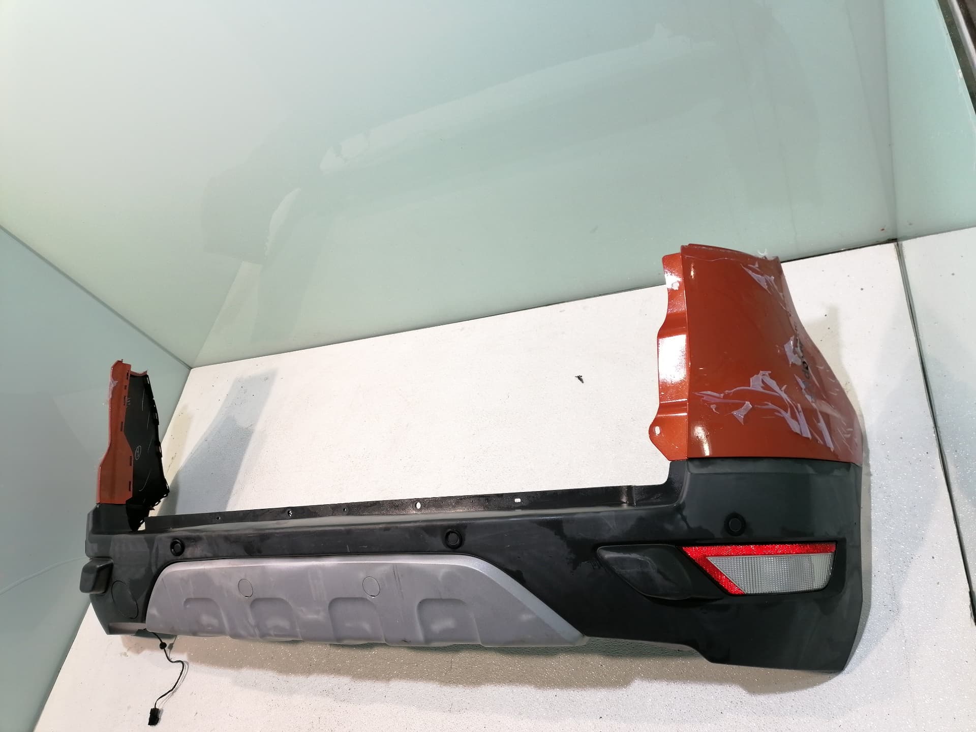 Paragolpes trasero FORD ESCORT BERLINA 5
