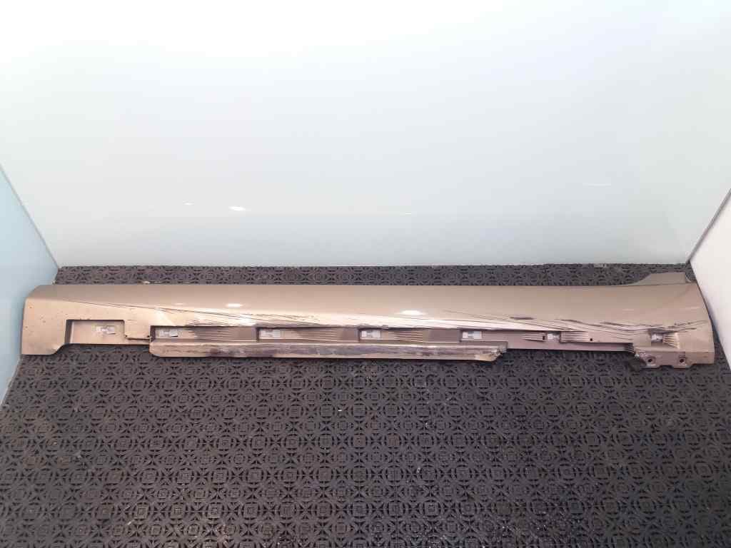 Faldon lateral VOLVO V40
