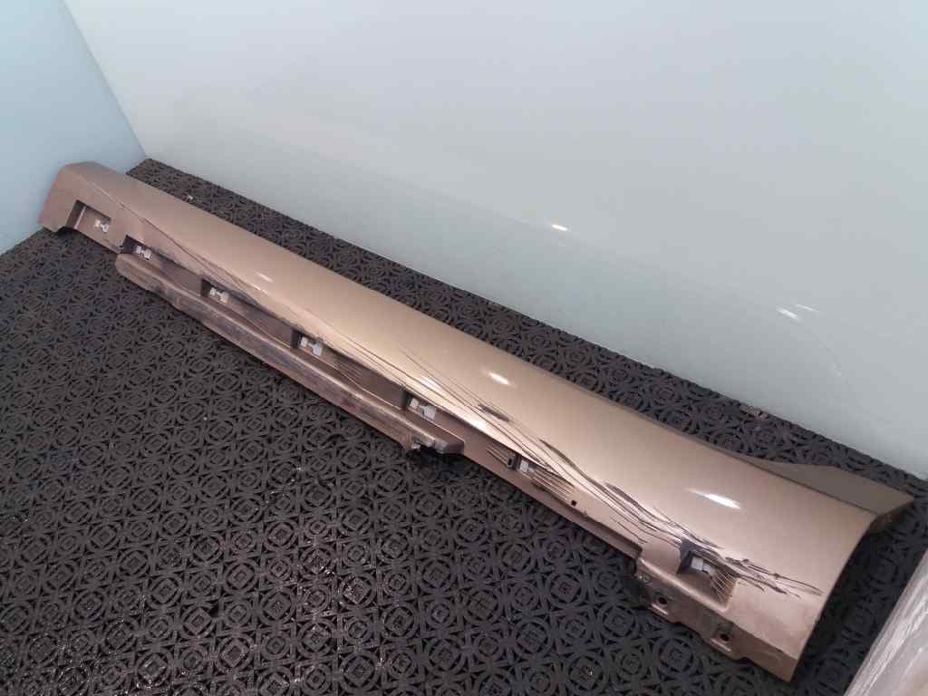 Faldon lateral VOLVO V40 4