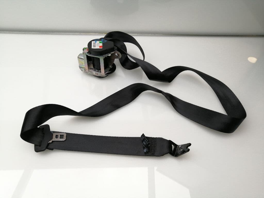 Cinturon seguridad trasero derecho VOLVO V40
