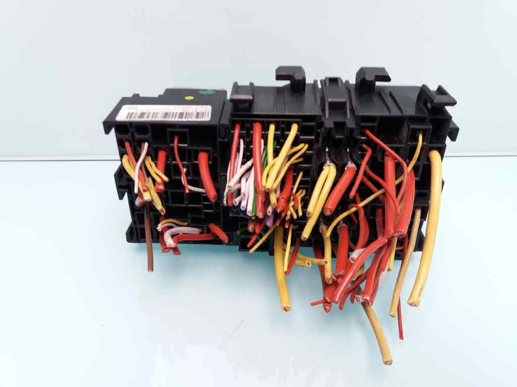 Caja reles / fusibles RENAULT CLIO IV 3