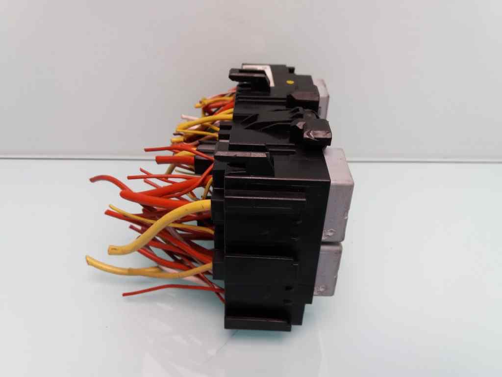 Caja reles / fusibles RENAULT CLIO IV 2