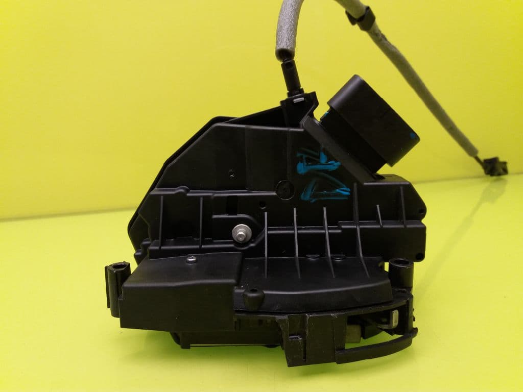 Cerradura puerta delantera derecha FORD FOCUS 3