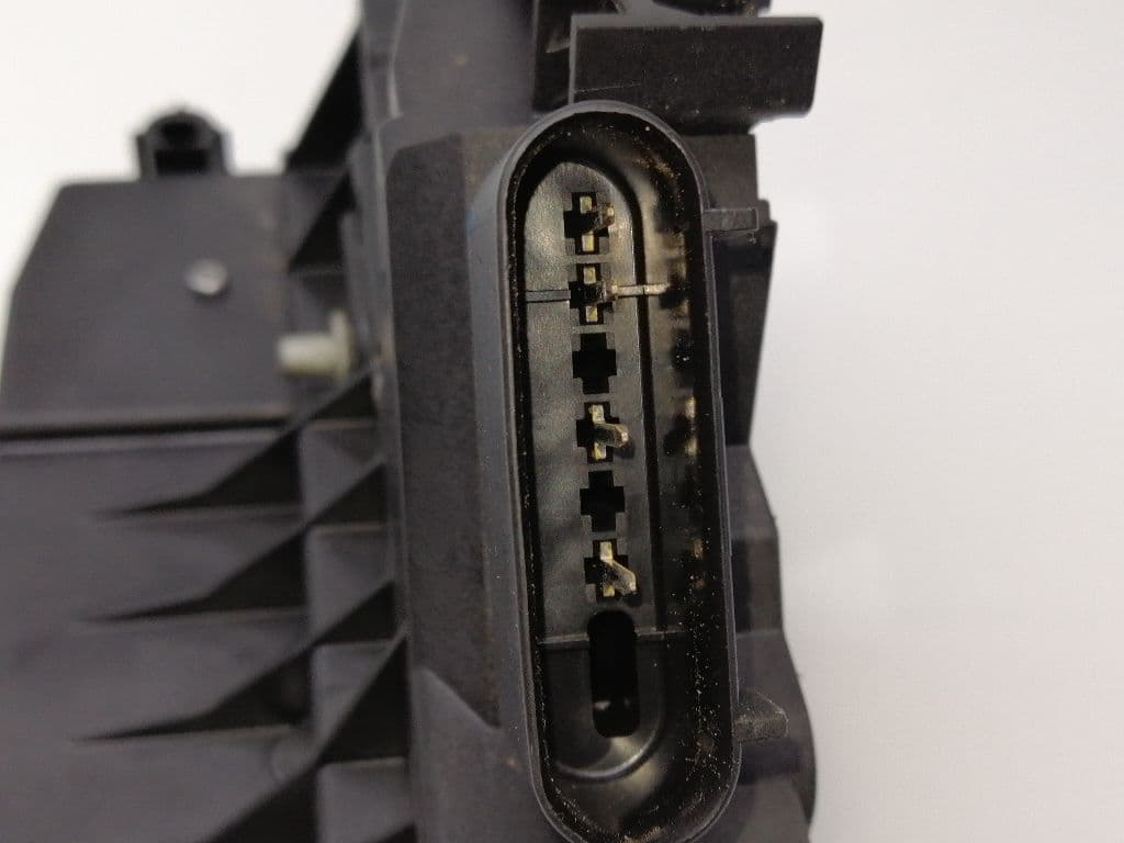 Cerradura puerta trasera derecha FORD FOCUS 2