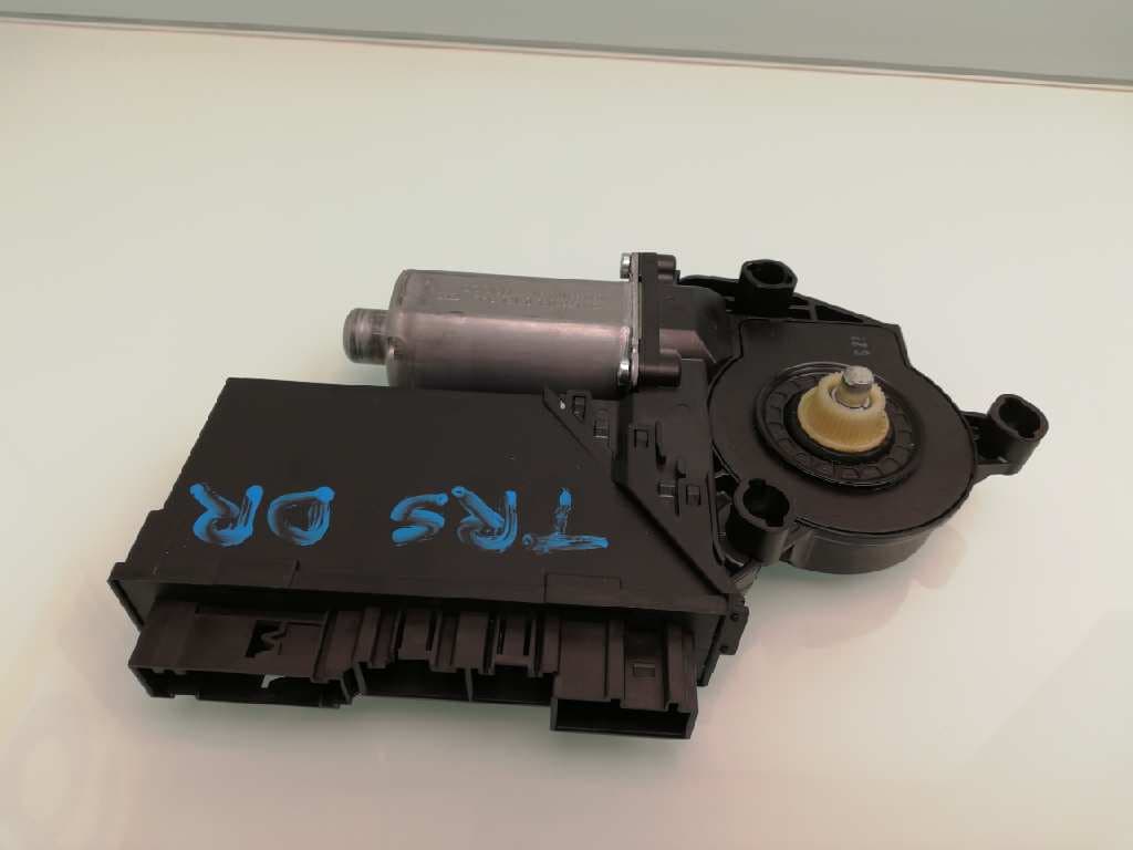 Motor elevalunas trasero derecho VOLKSWAGEN TOUAREG (7L6)
