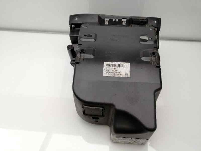Guantera FORD MONDEO BER 4