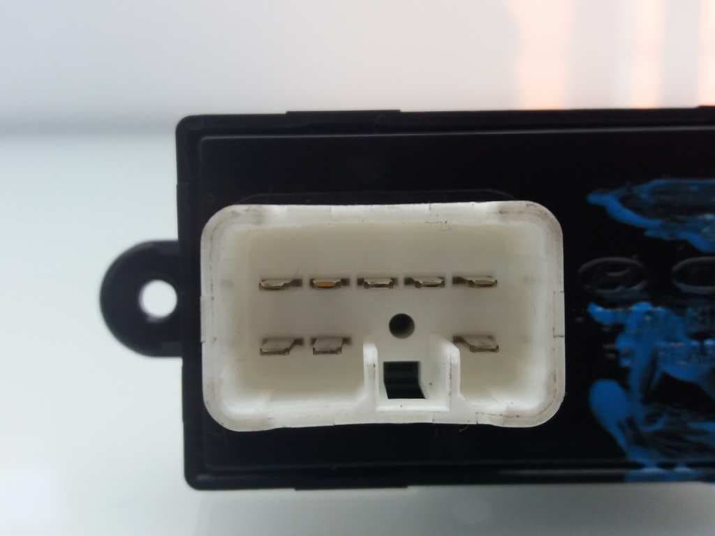Mando elevalunas trasero derecho HYUNDAI I30 5