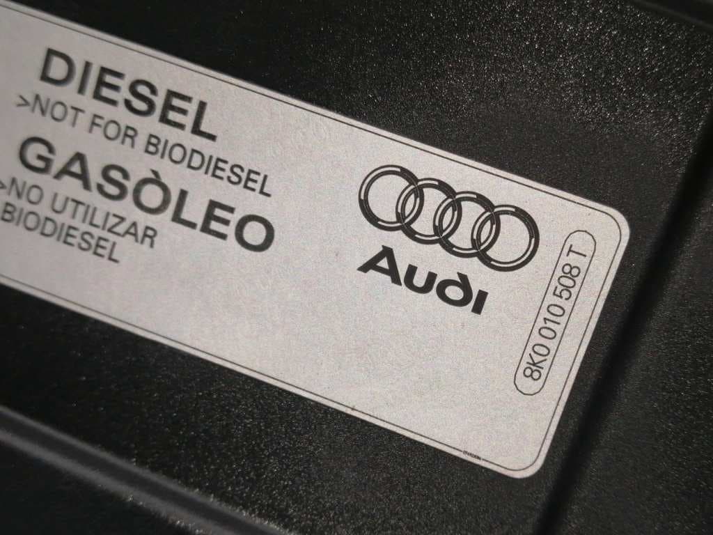 Tapa exterior combustible AUDI A4 BERLINA (8E) 5