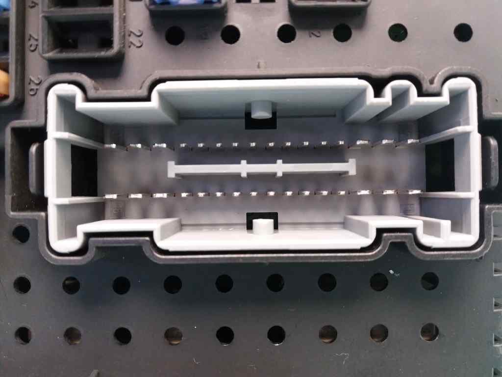 Caja reles / fusibles VOLVO S60 BERLINA 2