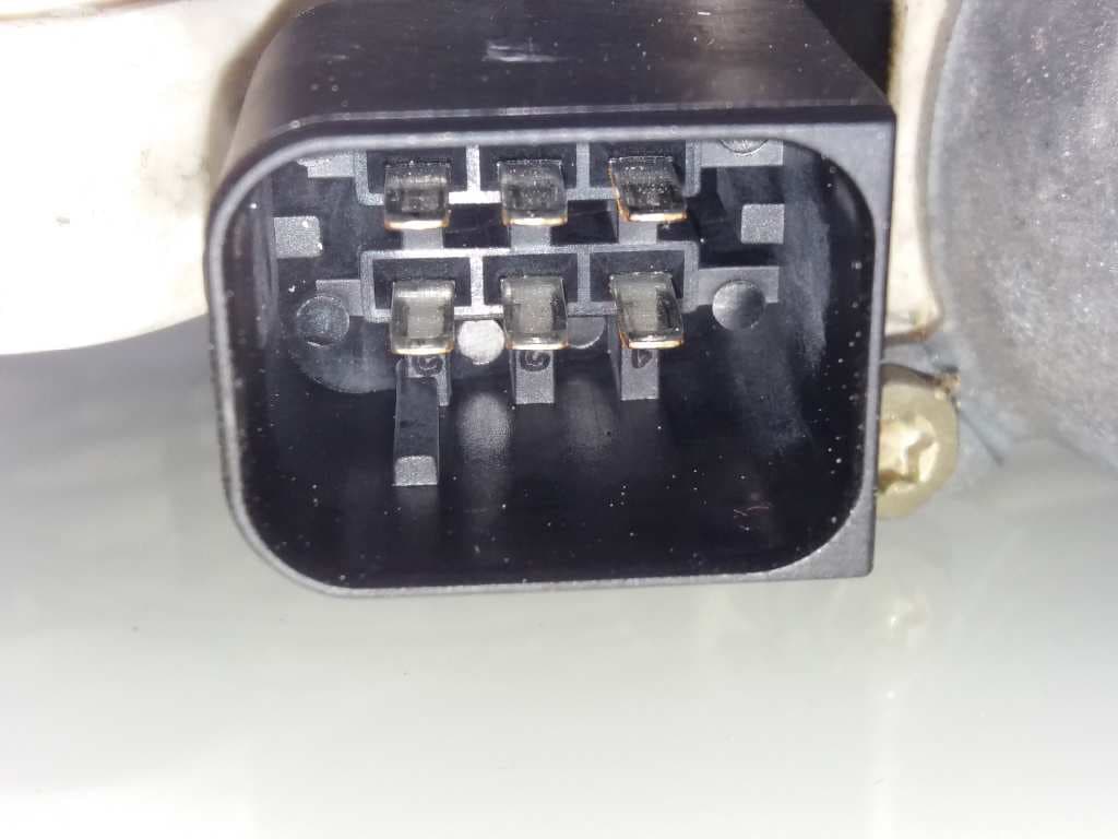 Motor elevalunas delantero izquierdo MERCEDES-BENZ CLASE CLC (CL203) CLC 4