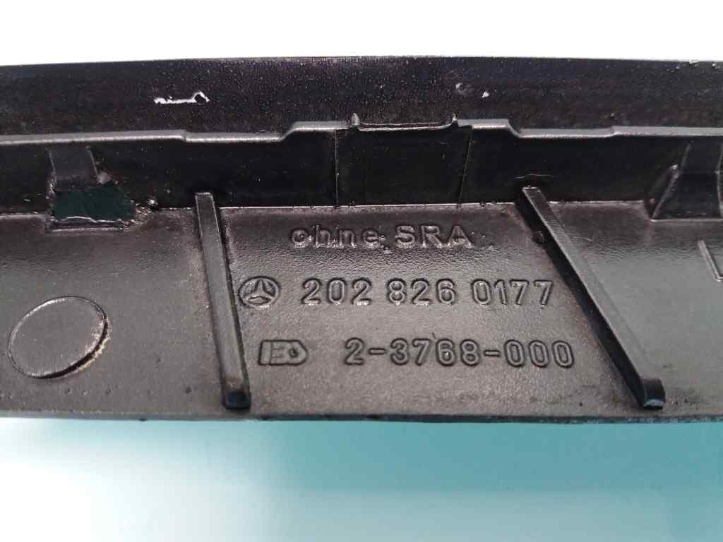 Plastico MERCEDES-BENZ CLASE C (W203) BERLINA 4