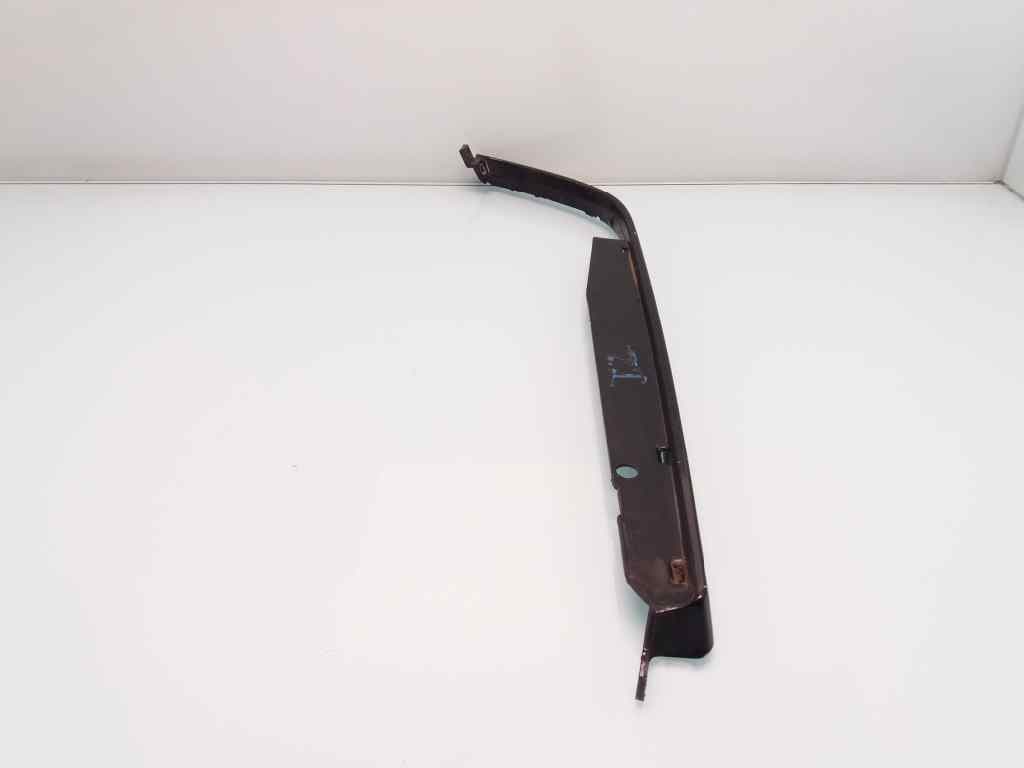 Plastico MERCEDES-BENZ CLASE C (W203) BERLINA 3
