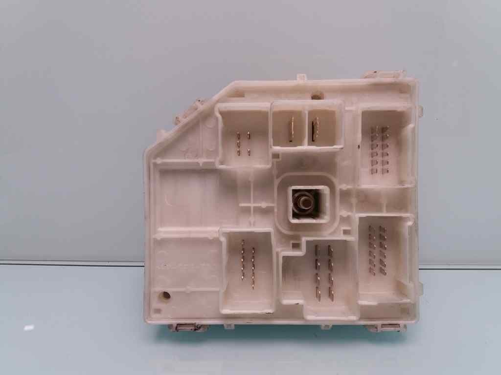Caja reles / fusibles TOYOTA RAV 4 (A2) 2
