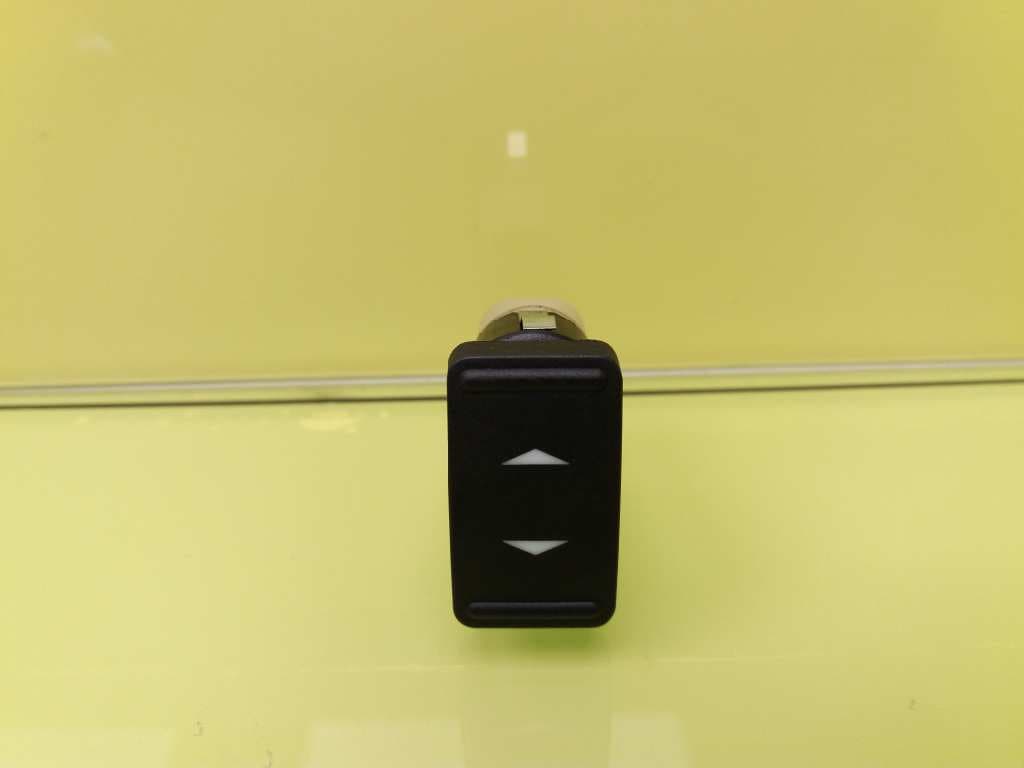 Mando elevalunas delantero derecho FORD FOCUS BERLINA (CAP)