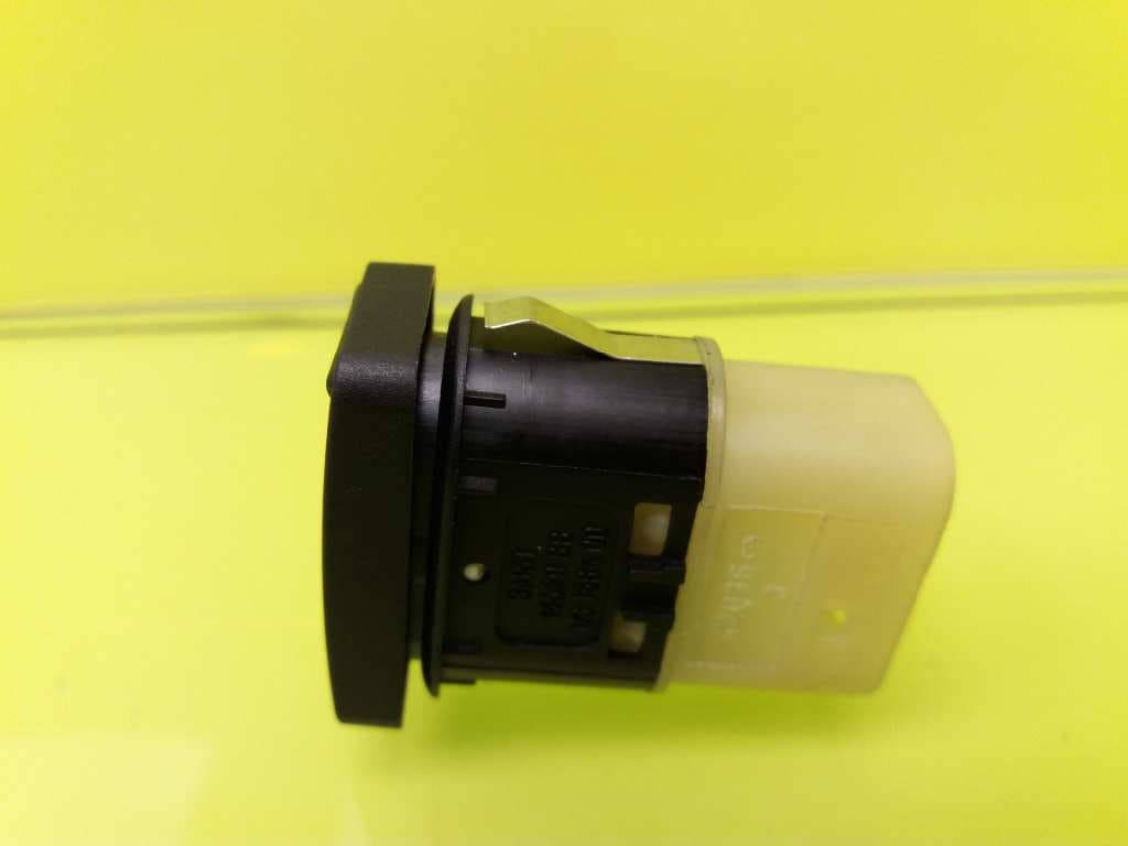 Mando elevalunas delantero derecho FORD FOCUS BERLINA (CAP) 3
