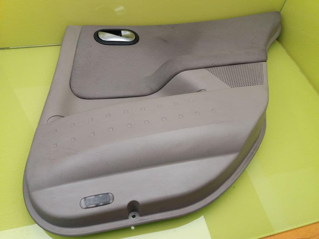 Guarnecido puerta trasera derecha RENAULT MEGANE II BERLINA 3P