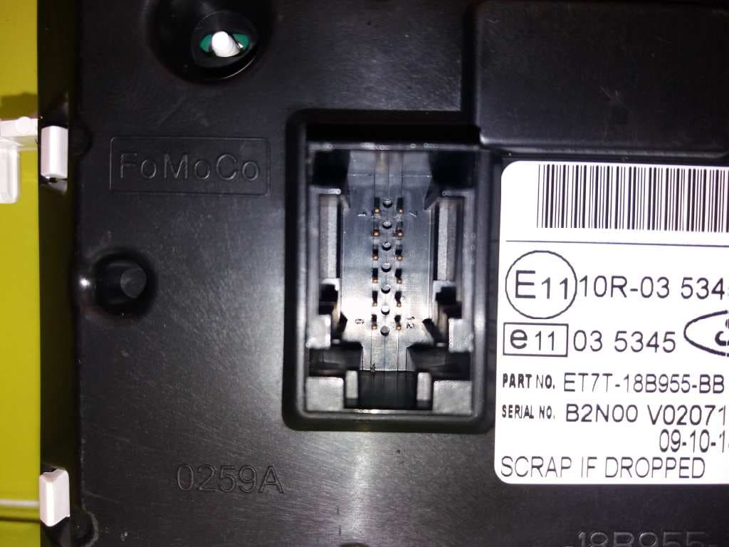 Pantalla multifuncion FORD FIESTA (CE1) 3