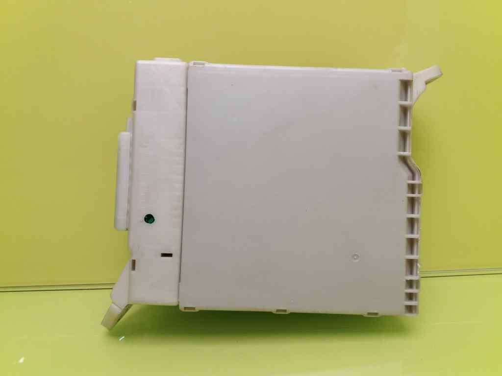 Caja reles / fusibles LEXUS IS